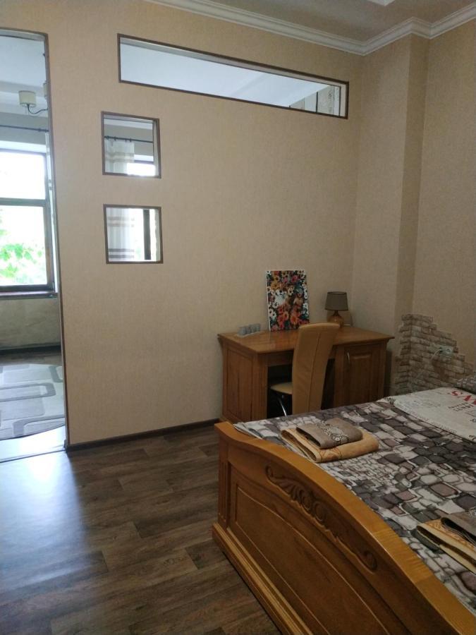 Apartment In The Center Of Old Town Kamjanets-Podilskyi Eksteriør billede